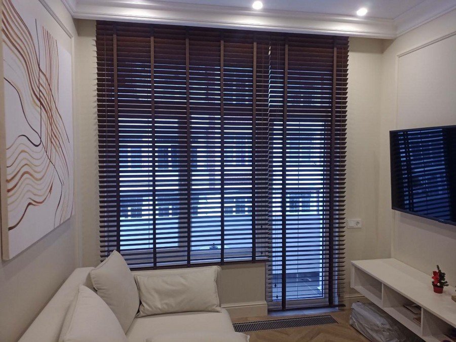 Горизонтальные деревянные жалюзи 50 мм с декоративной тесьмой, «Тигровый глаз»